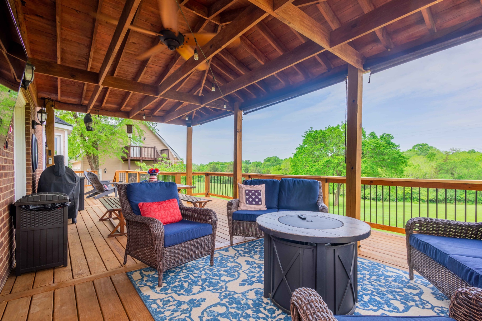 Covered deck with firepit lounge and pasture view — Central Kentucky